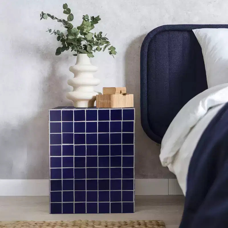 Mesa auxiliar con detalles cuadrados de azulejos de cerámica multicolor, 1 pieza