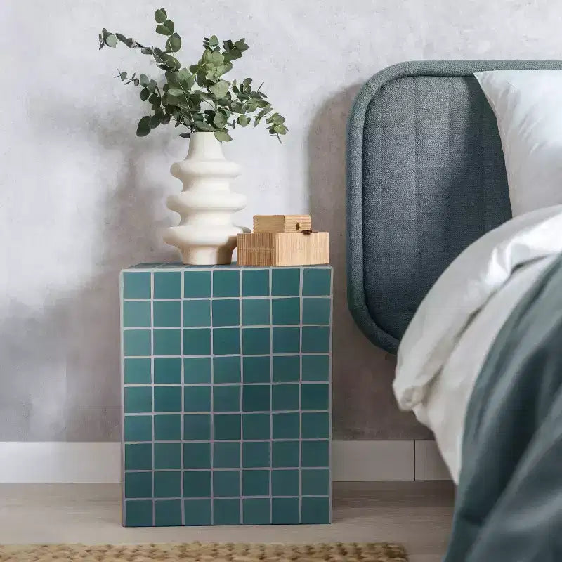 Mesa auxiliar con detalles cuadrados de azulejos de cerámica multicolor, 1 pieza