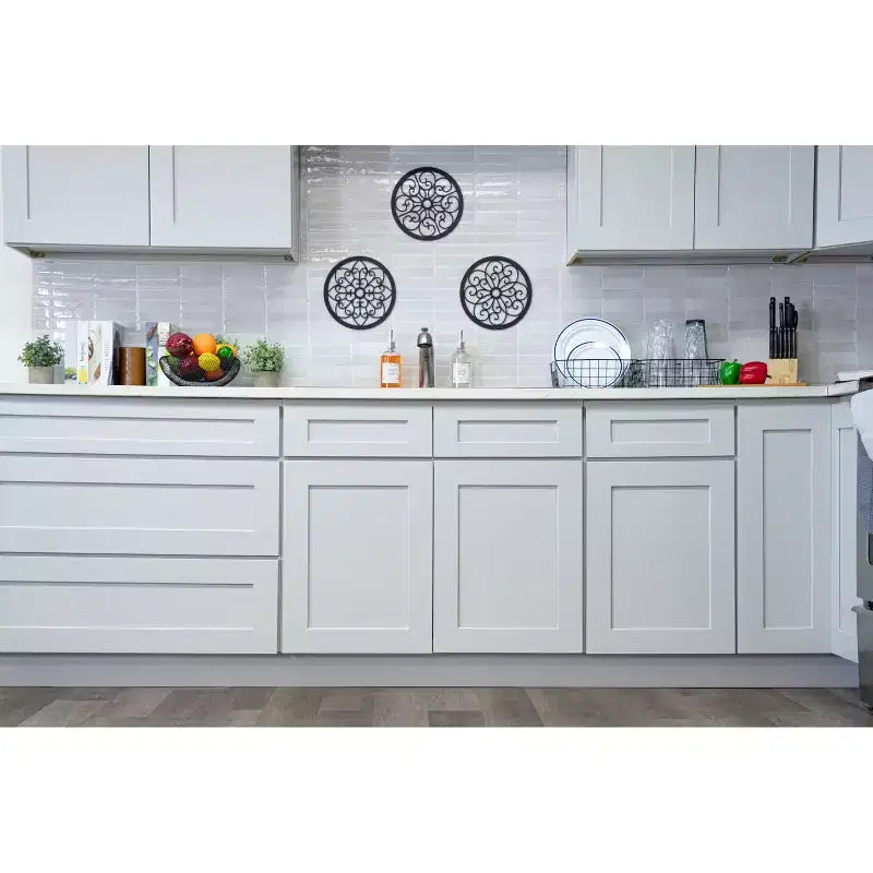 Mueble bajo de cocina estilo Shaker en gris paloma con puerta y cajones dobles, montaje para 1 persona