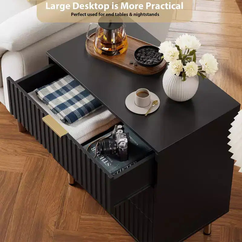 Cómoda acanalada de 3 cajones con patas doradas, color negro/madera