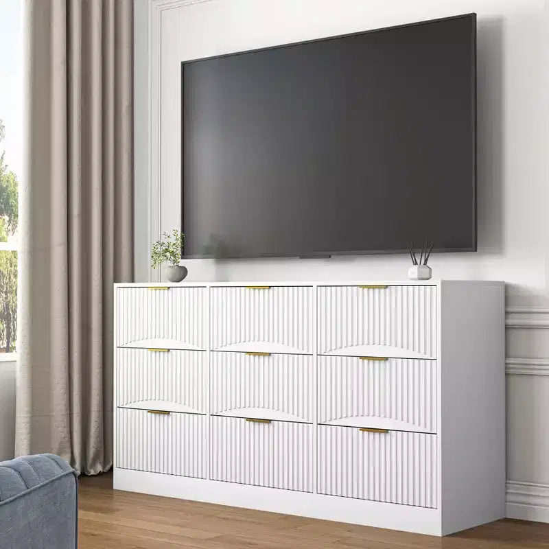 Cómoda blanca de 9 cajones con frente ondulado y tiradores dorados, 160 cm
