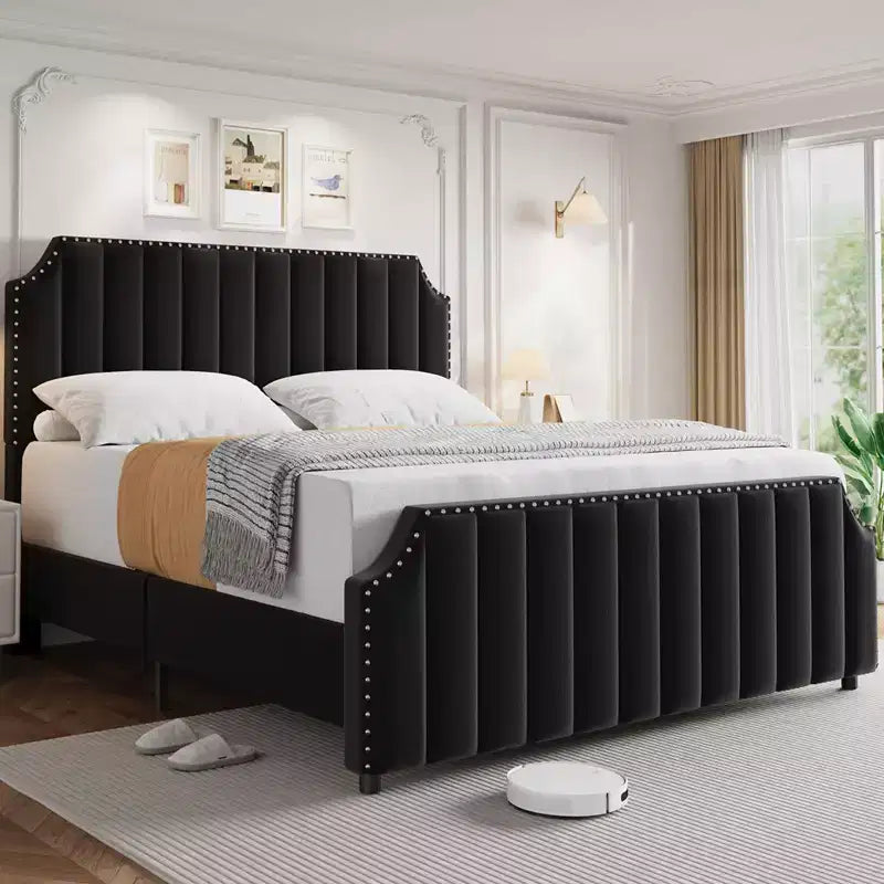 Cama tapizada de terciopelo con plataforma – Cabecero y piecero con canales, Ribete de tachuelas, Negro / Gris claro / Blanco roto, 1–2 personas