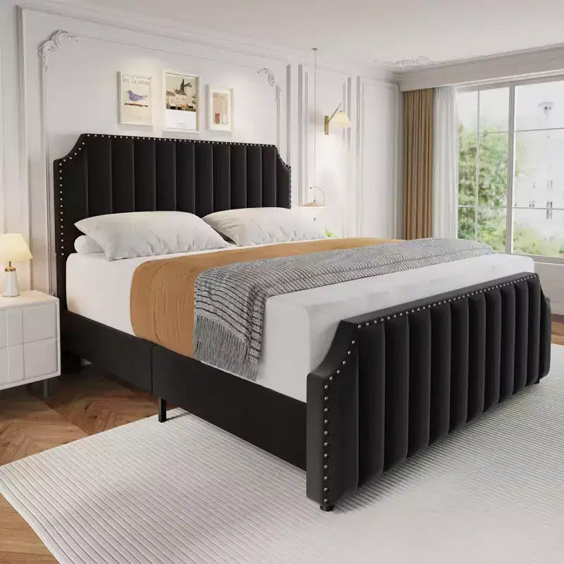 Cama tapizada de terciopelo con plataforma – Cabecero y piecero con canales, Ribete de tachuelas, Negro / Gris claro / Blanco roto, 1–2 personas