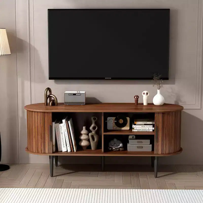 Mueble de TV de mediados de siglo moderno marrón/nogal con puerta corrediza – Capacidad hasta 55"