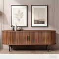 Mueble de TV de mediados de siglo moderno marrón/nogal con puerta corrediza – Capacidad hasta 55"